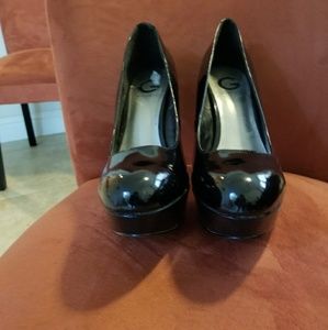 Guess Platform Pumps